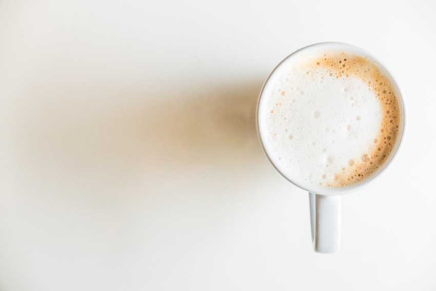 Jak zrobić Flat White? Sprawdź ten pyszny domowy przepis!